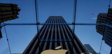 Apple brings ex-Google leader to AI marketing team