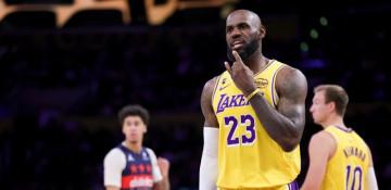 LeBron James' triple-double lifts Lakers past Wizards