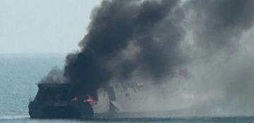 Iranian navy corvette on fire near port Bandar Abbas -  VIDEO 