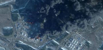 Ukraine strikes key Russian oil port near Finland border -  VIDEO 