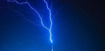 Dubai’s Burj Khalifa struck by lightning -  VIDEO 