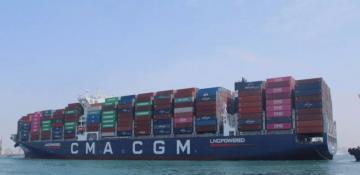 Hundreds of tankers stranded near the Strait of Hormuz amid maritime crisis