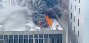 Fire breaks out in NYC Midtown high-rise at start of St. Patrick’s Day Parade -   VIDEO 