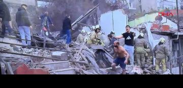 Residential building collapses in Istanbul, injuries reported