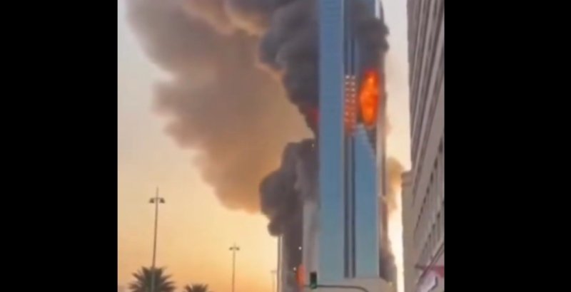 A skyscraper caught fire in Bahrain after being hit by an Iranian missile – VIDEO