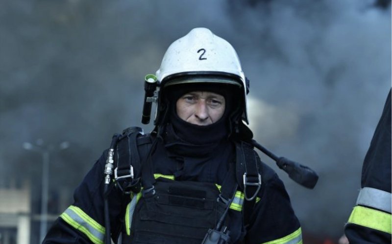 Drones strike Mariupol, Syzran, and Samara, fires erupt -  VIDEO 