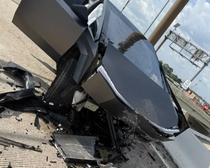 Elon Musk refutes accusations in the Houston Cybertruck crash case