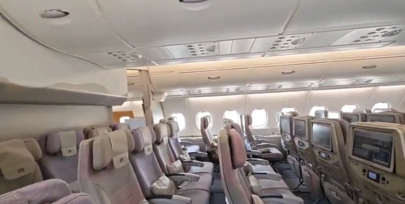 Dubai flights operate with sharply reduced passenger numbers - VIDEO