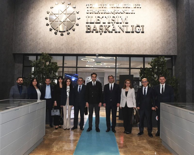 Azerbaijani officials visit Türkiye's Disinformation Combat Center
