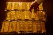 Gold hovers near record as traders weigh inflation risks