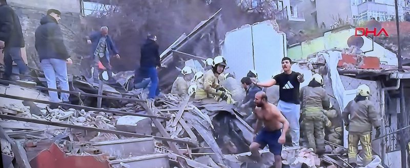 Residential building collapses in Istanbul, injuries reported