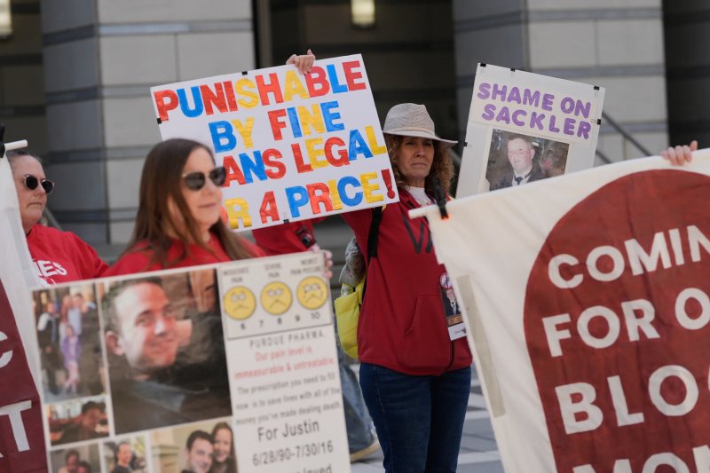 US opioid crisis: families condemn Purdue Pharma's criminal sentence in New Jersey court -  VIDEO 