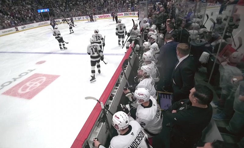 Fans went wild: Glass shattered in Kings-Avs game -  VIDEO 