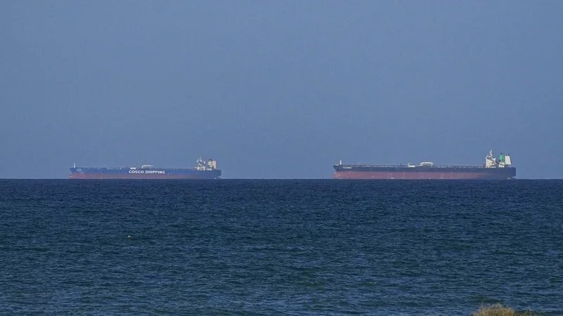 Hormuz shipping paralyzed after shots and seizure