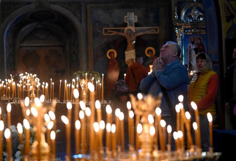 Sirens ring out in Kyiv as Putin orders a 32-hour pause for Easter