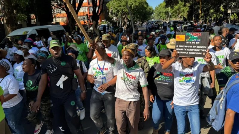 African migrants in Pretoria urged to stay indoors amid anti-immigration protests -  VIDEO 