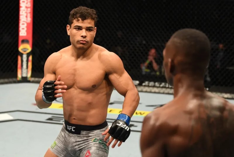 USA: Paulo Costa jumps cage to shake hands with President Trump after UFC 327 victory -  VIDEO 