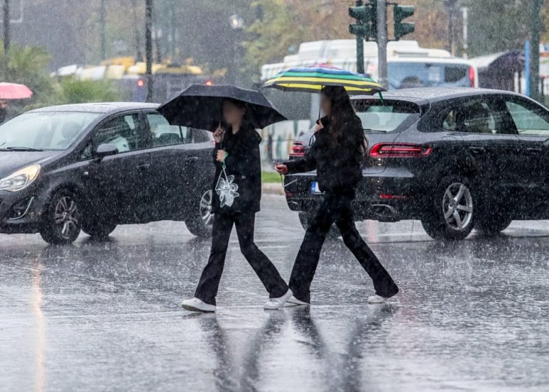 Greece hit by Storm Erminio; Saharan dust reaches Crete