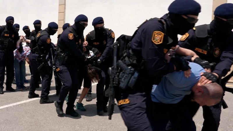 Trial of detained Russian suspects begins in Baku court