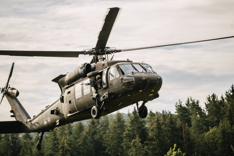  BREAKING: US helicopter struck in Iranian airspace while searching for missing pilot