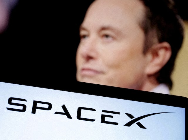 Musk asks SpaceX IPO banks to buy Grok AI subscriptions