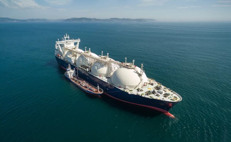 Qatar LNG tankers turn back near Strait of Hormuz