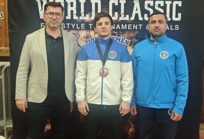 Azerbaijani wrestler secures bronze in USA tournament