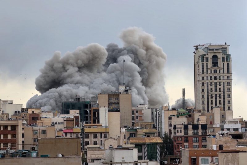 US-Israeli strikes destroy synagoge in Tehran -  VIDEO 