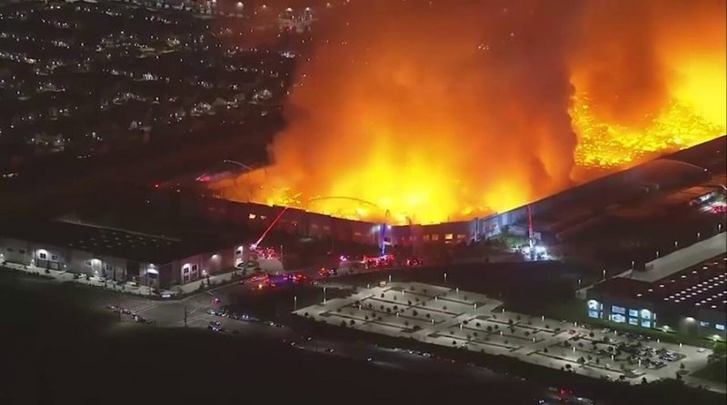 Fire erupts at warehouse in Ontario, CA -   VIDEO 