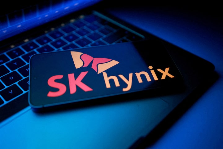 SK Hynix stock jumps 15% on Samsung outlook