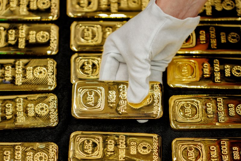 Gold jumps as US-Iran ceasefire lifts markets