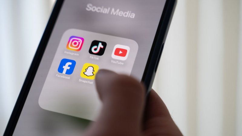 Greece set to ban social media for under-15s next year