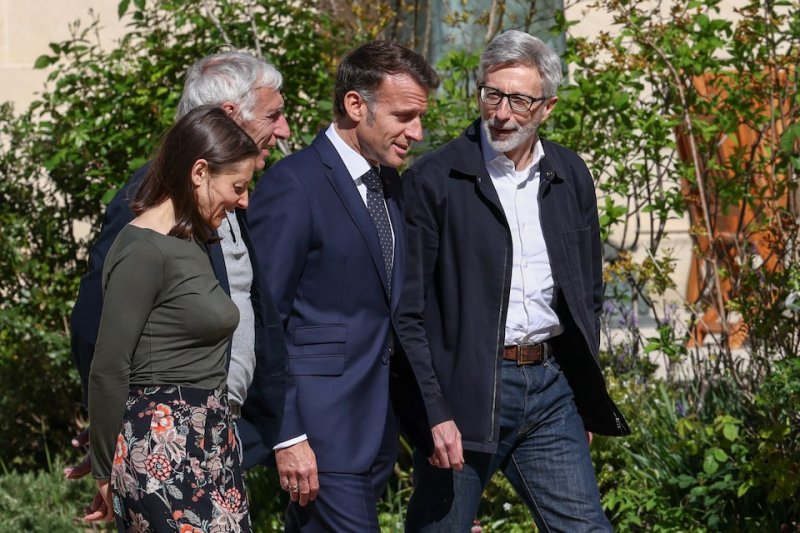 France welcomes home two freed Iran detainees