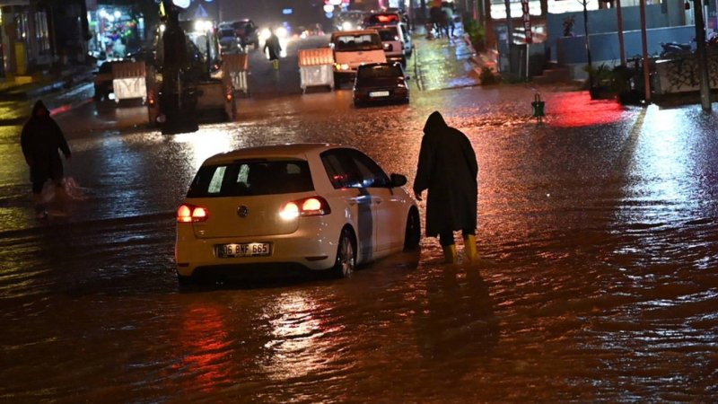 Floods in Türkiye claim two lives