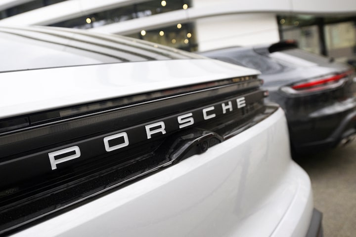 Porsche sales slump in China and US in Q1