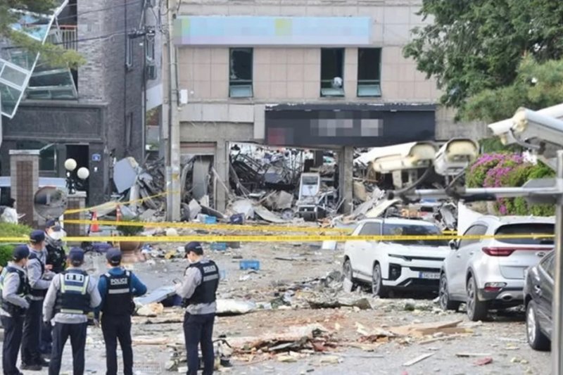 Gas leak suspected in restaurant explosion in Cheongju 