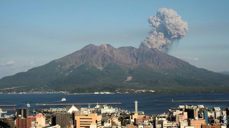 Sakurajima eruption disrupts travel in southern Japan -  VIDEO 
