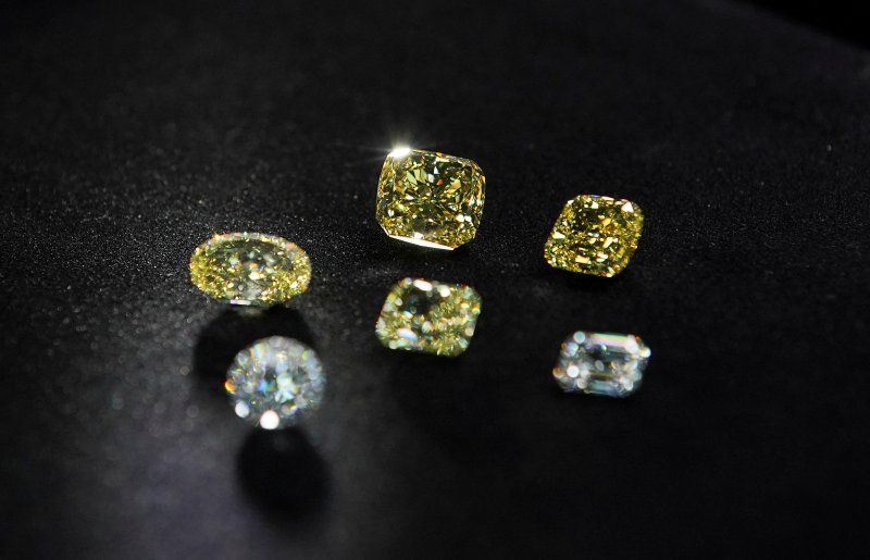 Diamond market weakens as prices continue to fall