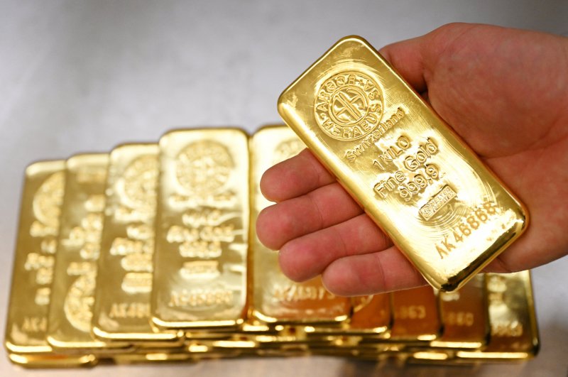 Gold rebounds as US-Iran peace talks ease market fears