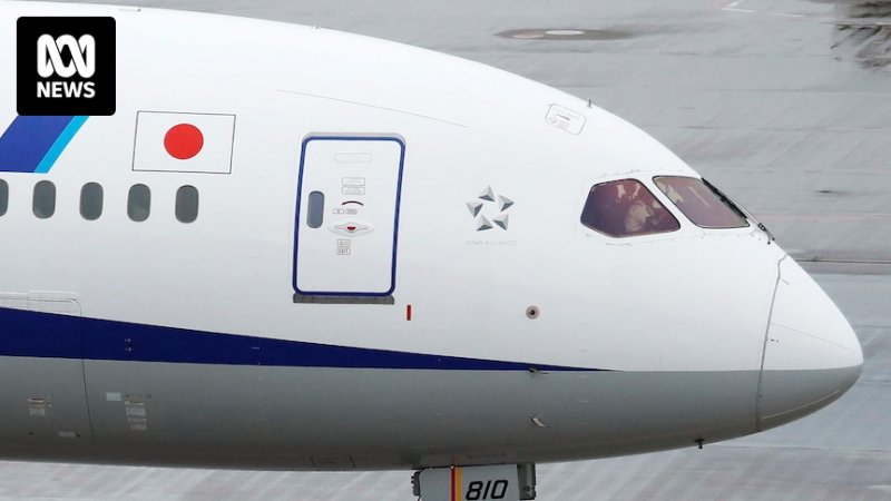 Emergency return in Japan: ATR-72 crew reports cockpit window fault