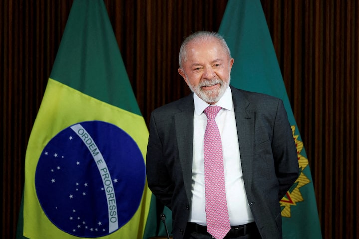 Brazil poll shows tight Lula-Bolsonaro race