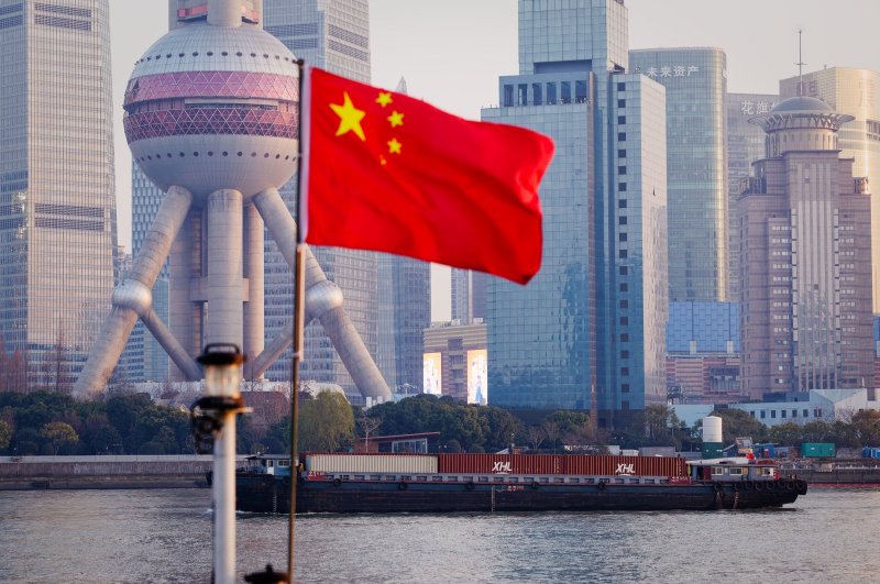 China's economy expands amid global risks