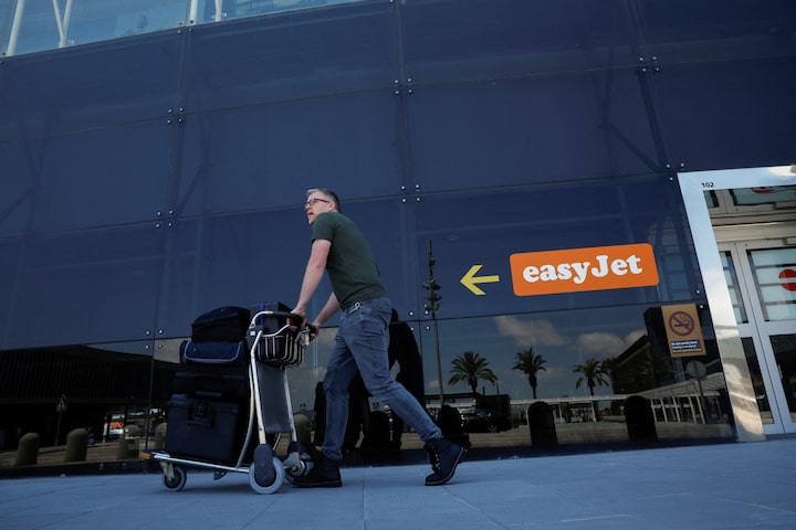 EasyJet hit by rising fuel costs, legal bills