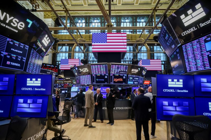 S&P 500, Nasdaq hold steady after record highs on Iran ceasefire hopes