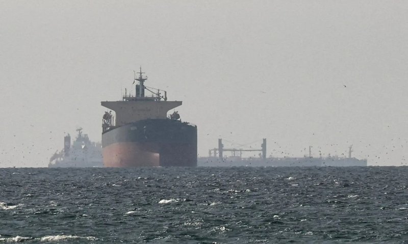 Pakistani-flagged tanker moves through Hormuz with UAE crude