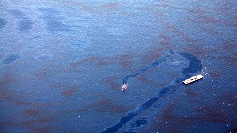 Pipeline leak triggers Gulf of Mexico oil spill