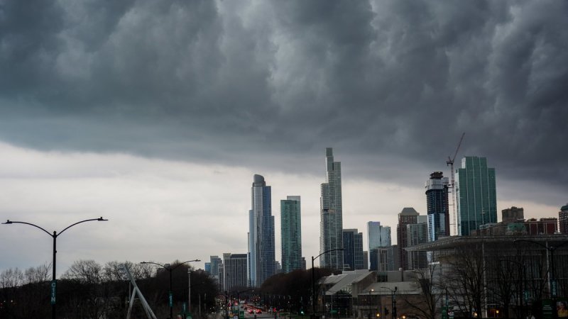 Severe storms hit Chicago area, triggering tornado warnings