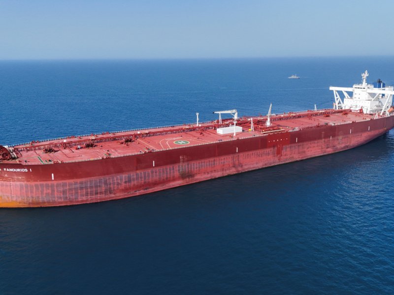 Oil tankers pass through the Strait of Hormuz safely