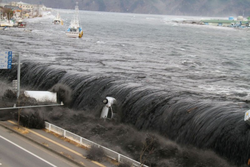  Warning:  Tsunami waves up to 3 metres may hit Japan within 30 minutes