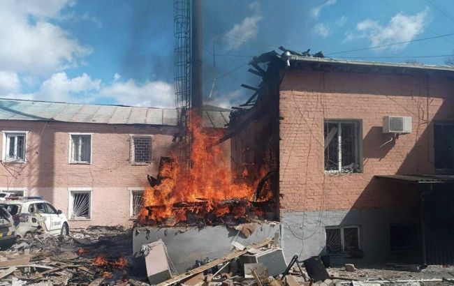 Russia hits police station in Pryluky, 1 injured